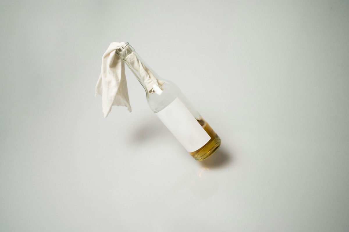 Molotov-koktélt dobott saját fia házára egy férfi