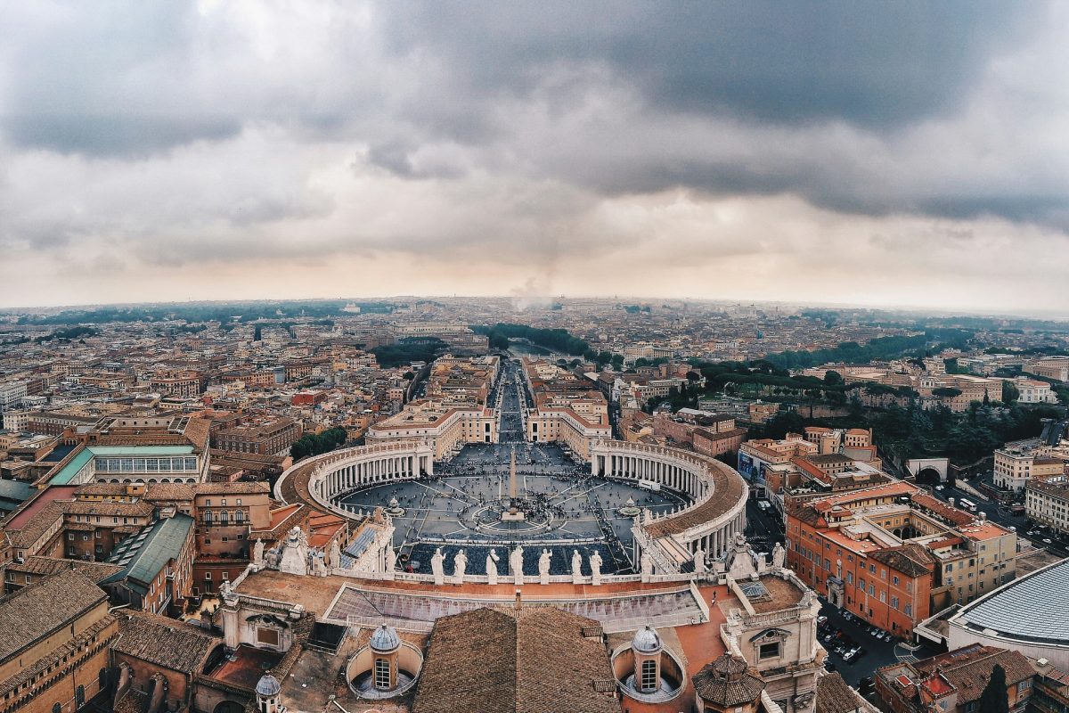 A parlament nemet mondott, így nem utazhatott el Ferenc pápa temetésére az ismert elnök