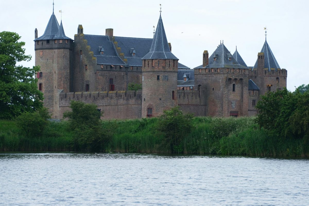 Véletlenül kidobták Andy Warhol királynői portréját egy holland városházáról