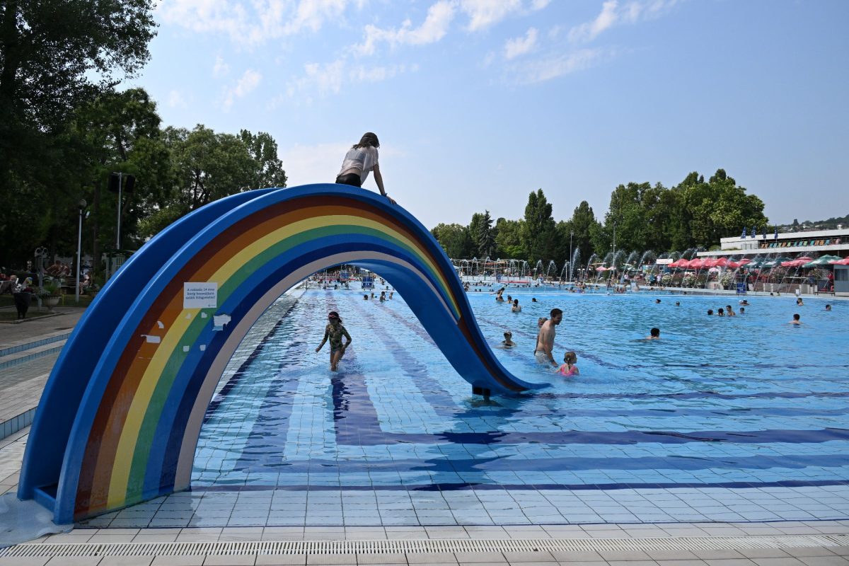 Újabb áremelés jön a fürdőknél