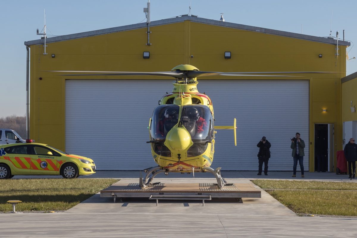 Apa és lánya sérült meg súlyosan egy motorbalesetben, mentőhelikoptert is küldtek
