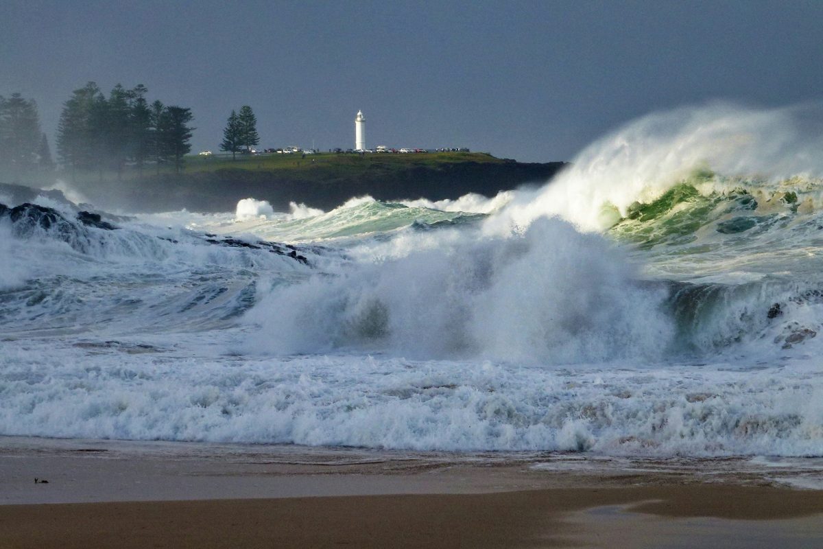 Öt emberrel végeztek a hatalmas hullámok Ausztrália partjainál