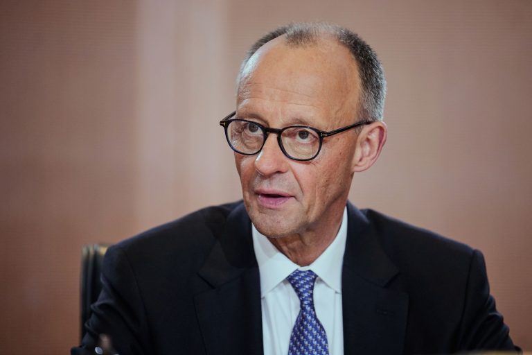 Telefonon egyeztetett az új német kancellár és Zelenszkij