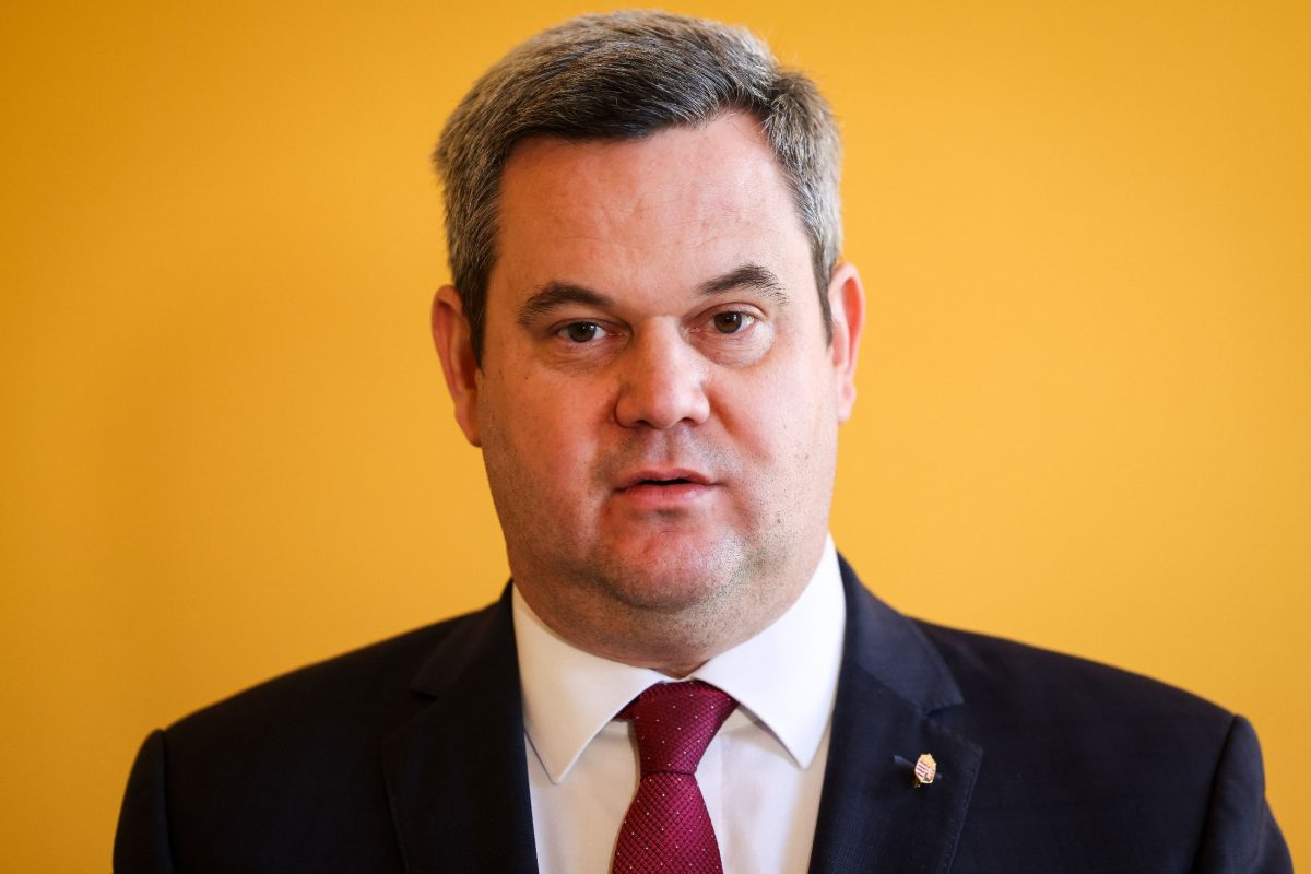 Takács Péter bejelentette, ezentúl nem orvosok is végezhetnek orvosi tevékenységet Magyarországon