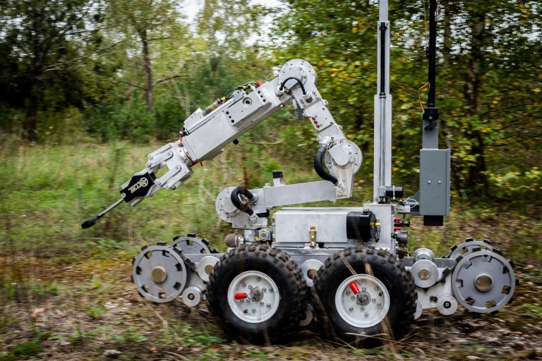 Második világháborús szovejt légibombát találtak egy debreceni lakóparkban