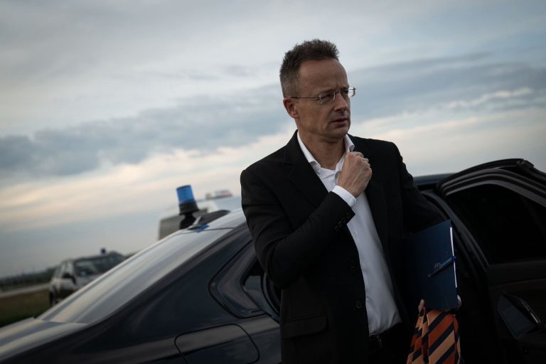 Szijjártó Péter attól tart, hogy Brüsszel akadályozhatja az orosz-ukrán tűzszünet megkötését
