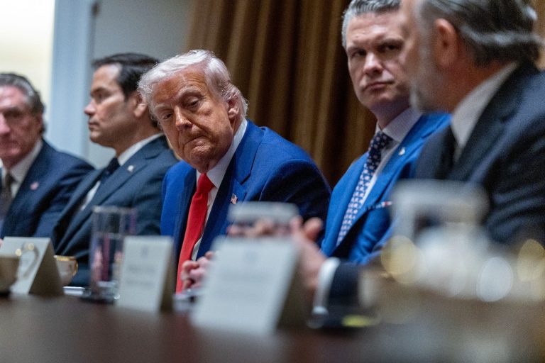 Trump: az EU vezetői tőlem kérték, hogy hívjam fel Putyint, mert az ő hívásaikat figyelmen kívül hagyja