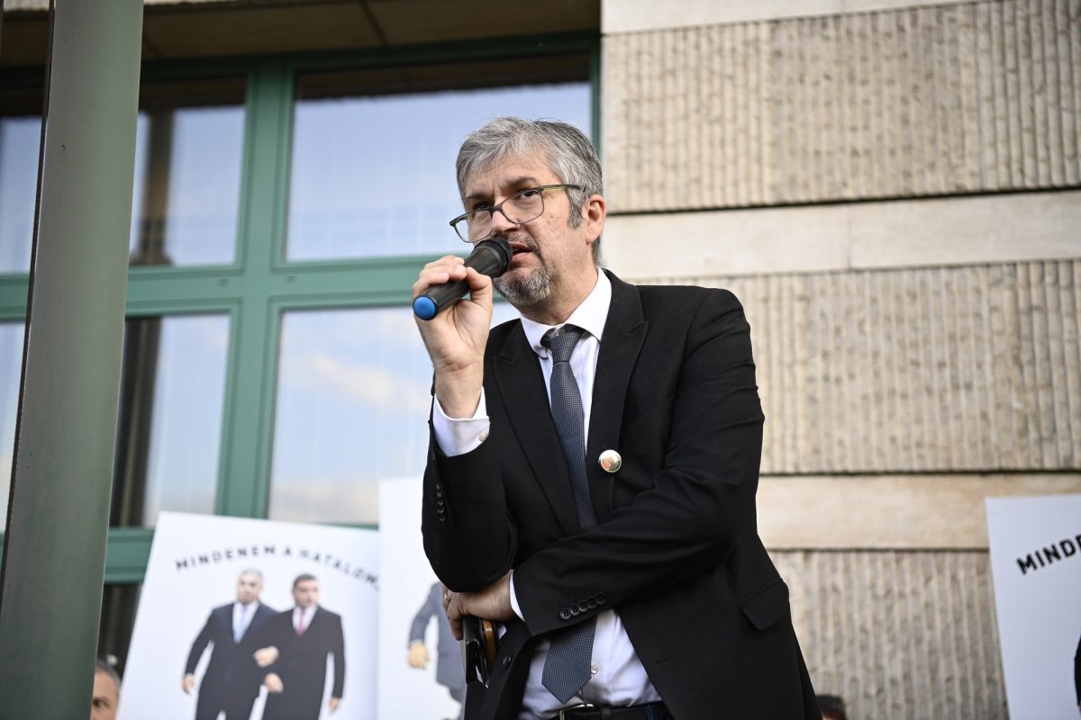 Hadházy Ákos elismerte, nincsenek elegen a tüntetésein, de nem hagyja abba
