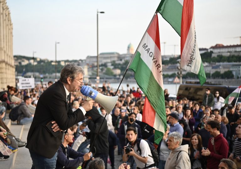 Kedden két hidat is jogellenesen foglaltak el Hadházyék Budapesten, 26 embert igazoltattak