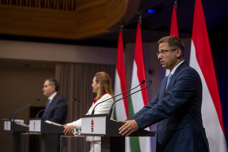 Gulyás Gergely szerint Magyar Péter pszichésen is alkalmatlan a közhatalomra