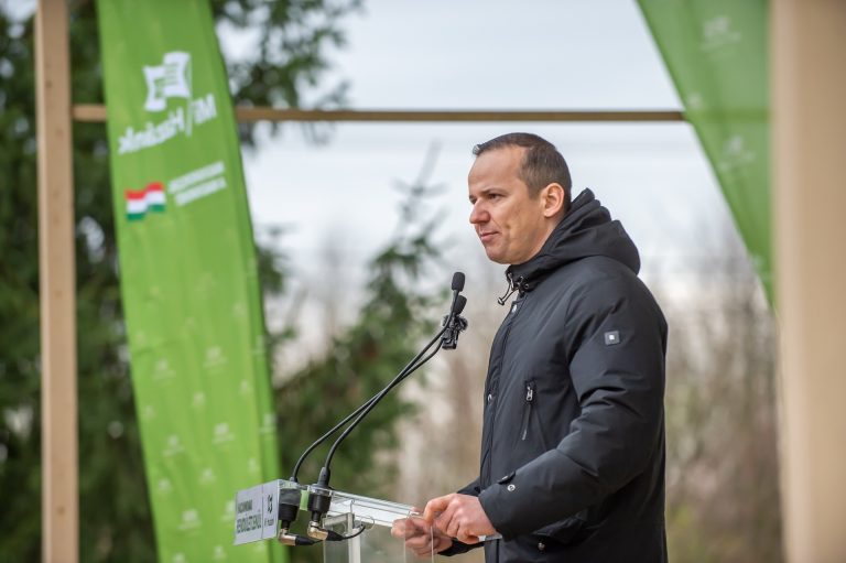 A Mi Hazánk az ukránok miatt a nemzetbiztonsági bizottság azonnali összehívását kezdeményezi