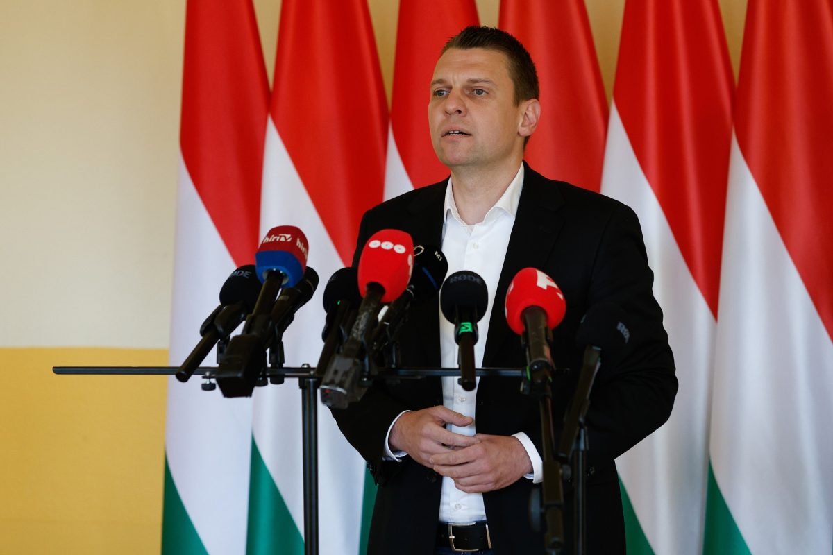 Menczer Tamás: Zelenszkij bejelentette, ő irányítja a Tisza Pártot