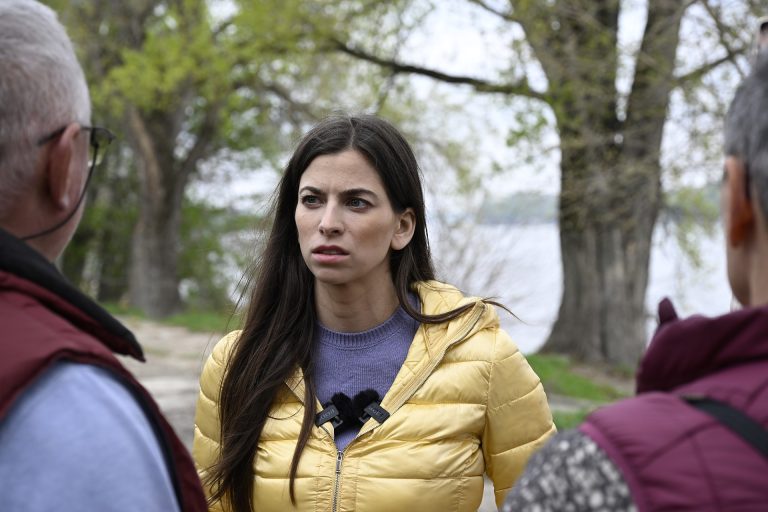 Villamosos szelfivel hozott nagy híreket Szentkirályi Alexandra a budapestieknek