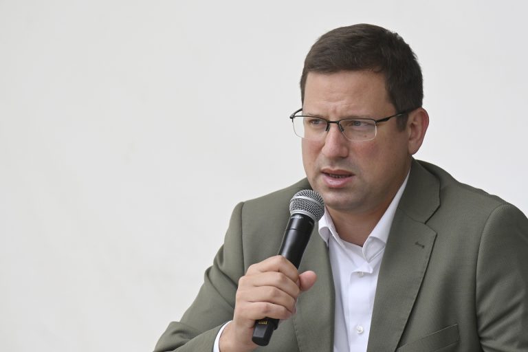 Gulyás Gergely szerint Magyar Péter hazugságokban Gyurcsány Ferenc tanítványa