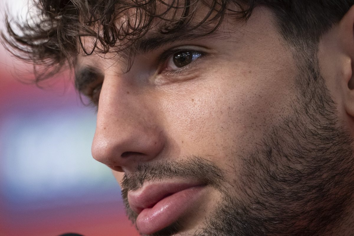 Videón Szoboszlai Dominik full laza ünneplése a Liverpool buszán