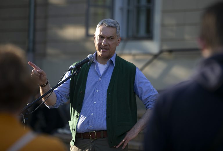 Lázár János: „Hallgass az eszedre, szavazz a Fideszre”