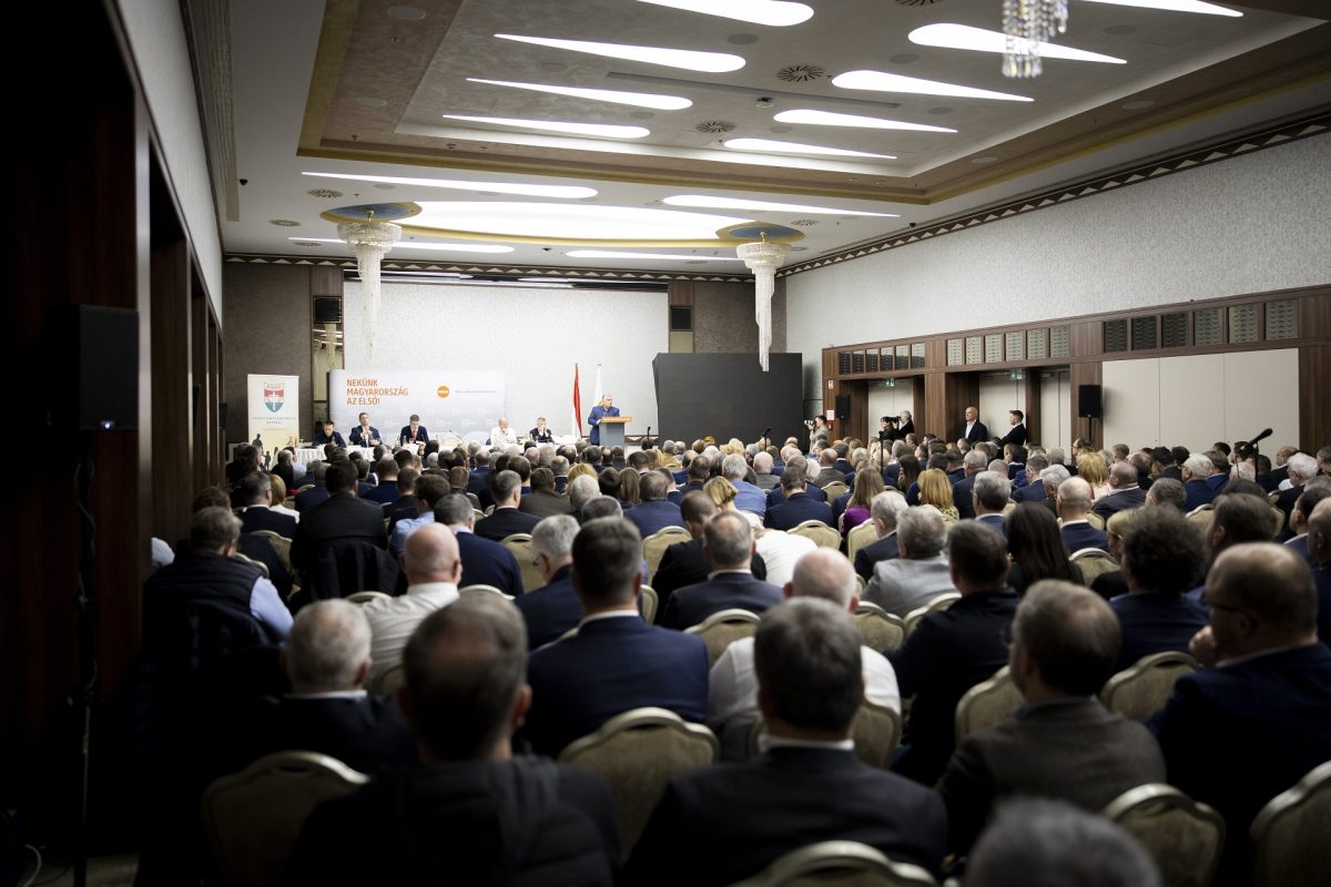 Kubatov Gábor Magyar Péter hangfelvételéről: „Látom, Petike ma ismét lukra futott”