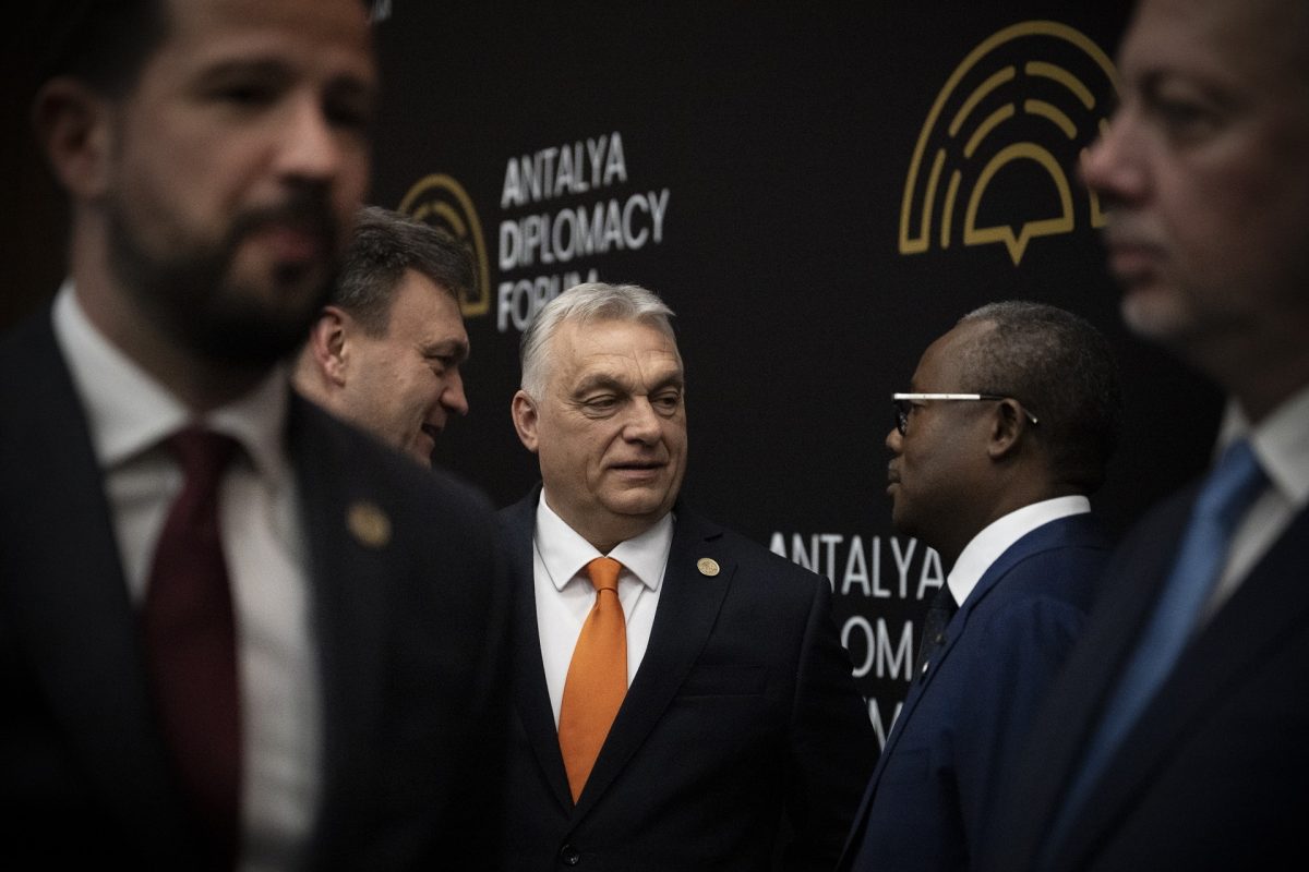 Így készül Orbán Viktor anyák napjára