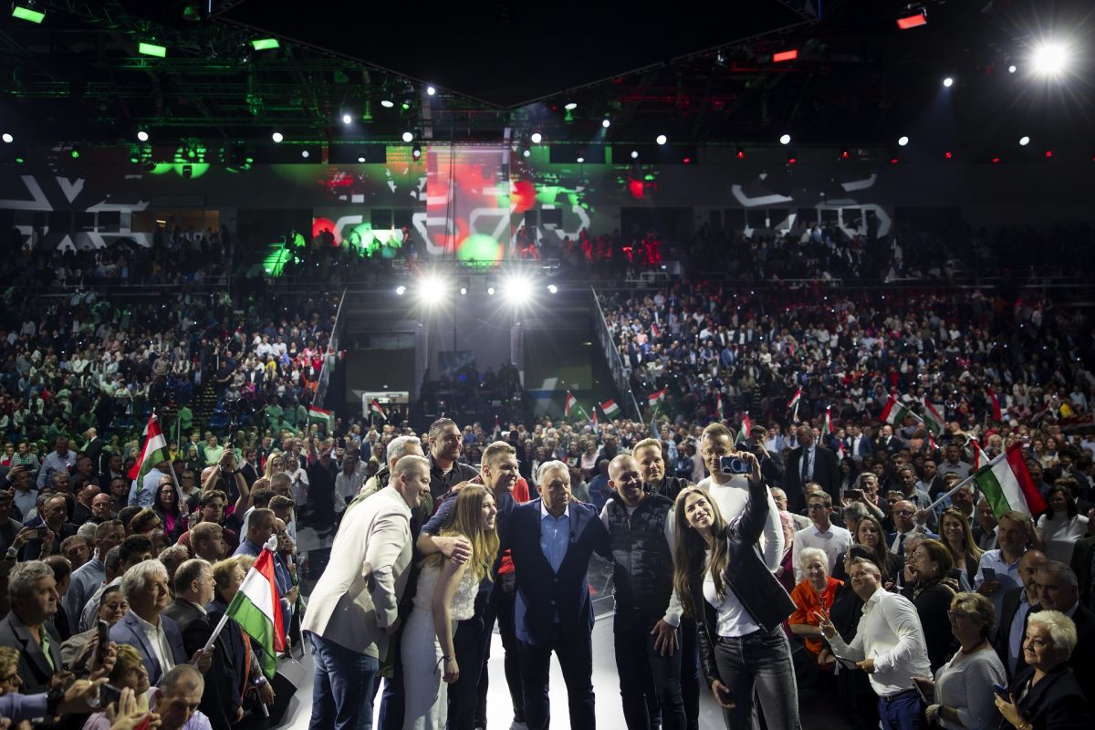 Harcosok Klubja: videón Muri Enikő himnusza a nyitányról