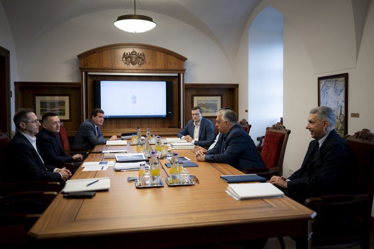 Orbán Viktor bejelentéseket tett a villany- és gázszámlákról