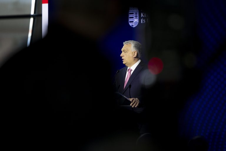 Közös fotót posztolt édesanyjával Orbán Viktor