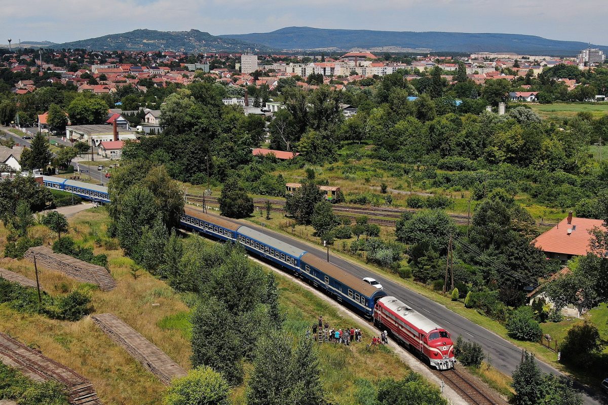 Ez vár a Balatonra utazókra májustól, csak közben késik a nyár