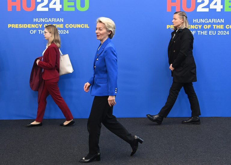 Brüsszel jóváhagyja a 150 milliárd eurós közös védelmi alapot