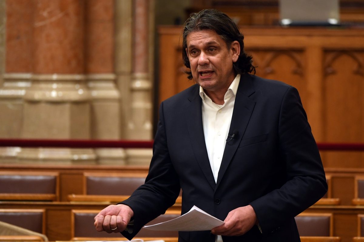 Deutsch Tamás: „Egy frászt szűnik meg a sajtószabadság”