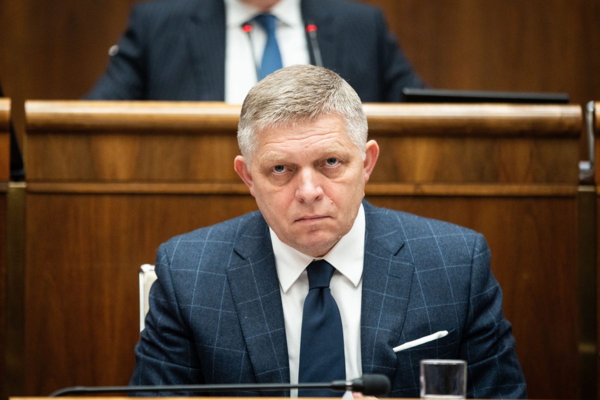 Robert Fico úszás közben készült fotóval reagált a találgatásokra