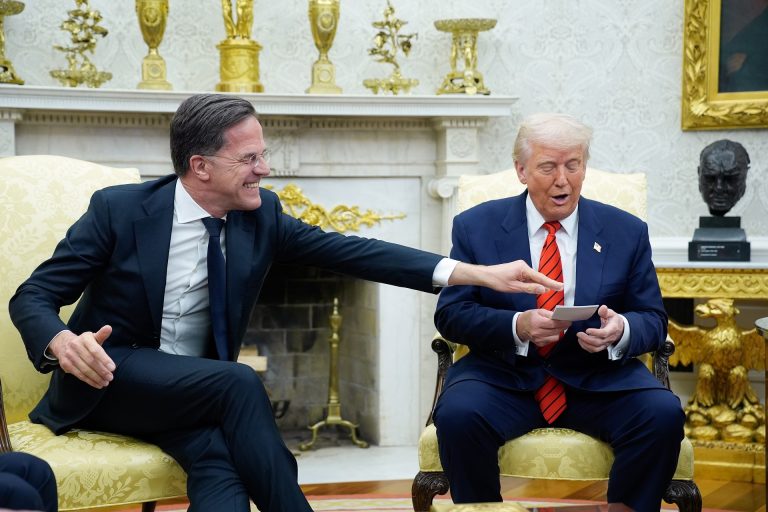 A NATO szerint jobb, ha Donald Trump kedvében járnak