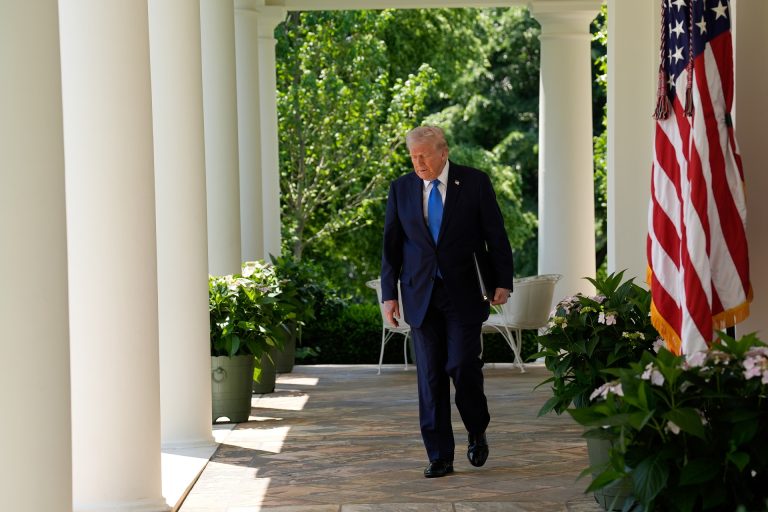 Donald Trump szankciókkal fenyegette meg azokat, akik iráni olajat mernek vásárolni