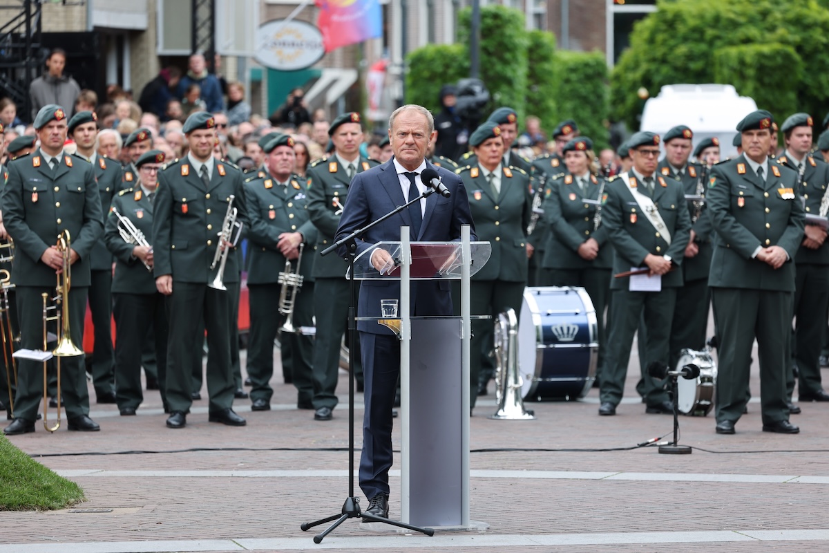 Füstbombát dobtak két európai vezetőre – azonnal kimenekítették őket