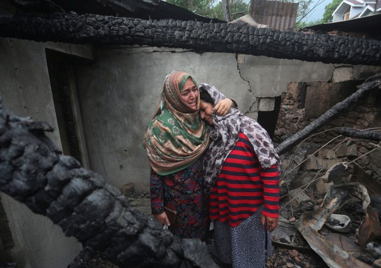 Az atommal is rendelkező Pakisztán rakétaesőt zúdított Indiára, rendkívüli a helyzet