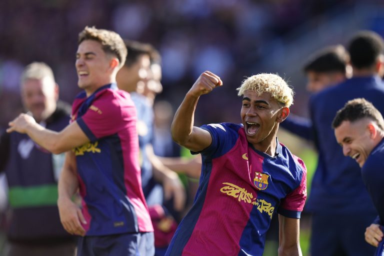 Lezuhant egy játékos a Barcelona buszáról, miközben a bajnoki címet ünnepelték