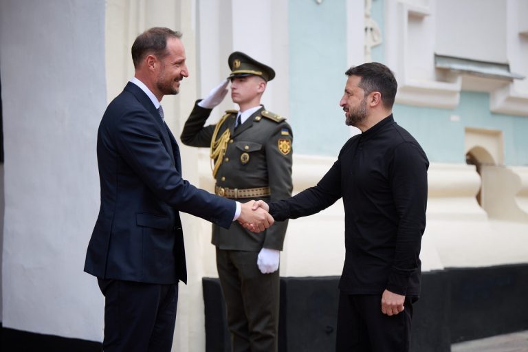 Izzadhatnak az ukránok, Oroszország felkészül