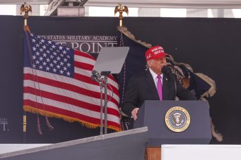 Trump megint üzent Putyinnak, szerinte az orosz elnök a tűzzel játszik