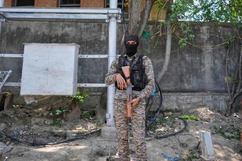 India megtámadta Pakisztánt, válaszul öt indiai repülőgépet lelőttek