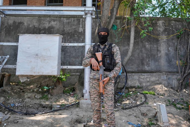 India megtámadta Pakisztánt, válaszul öt indiai repülőgépet lelőttek