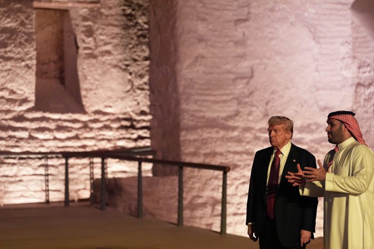 Trump telefonon beszélt a világ egyik legismertebb túszával: „Nagyobb híresség vagy, mint én”