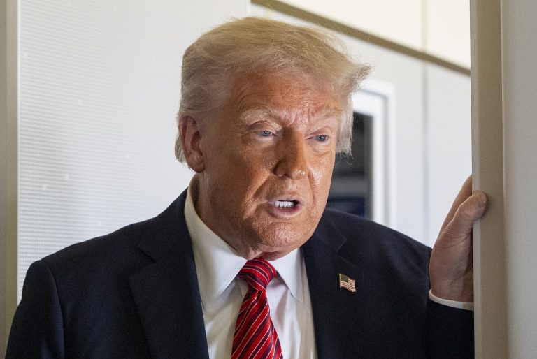 Trump rendkívül bekeményített, hazugságvizsgálóval védekeznek a kiszivárogtatók ellen