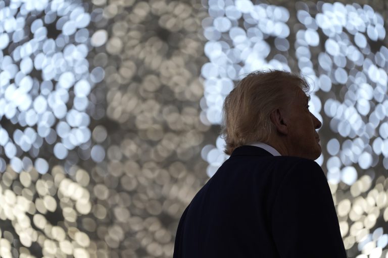 Trump nem vár tovább, felhívja Zelenszkijt és Putyint