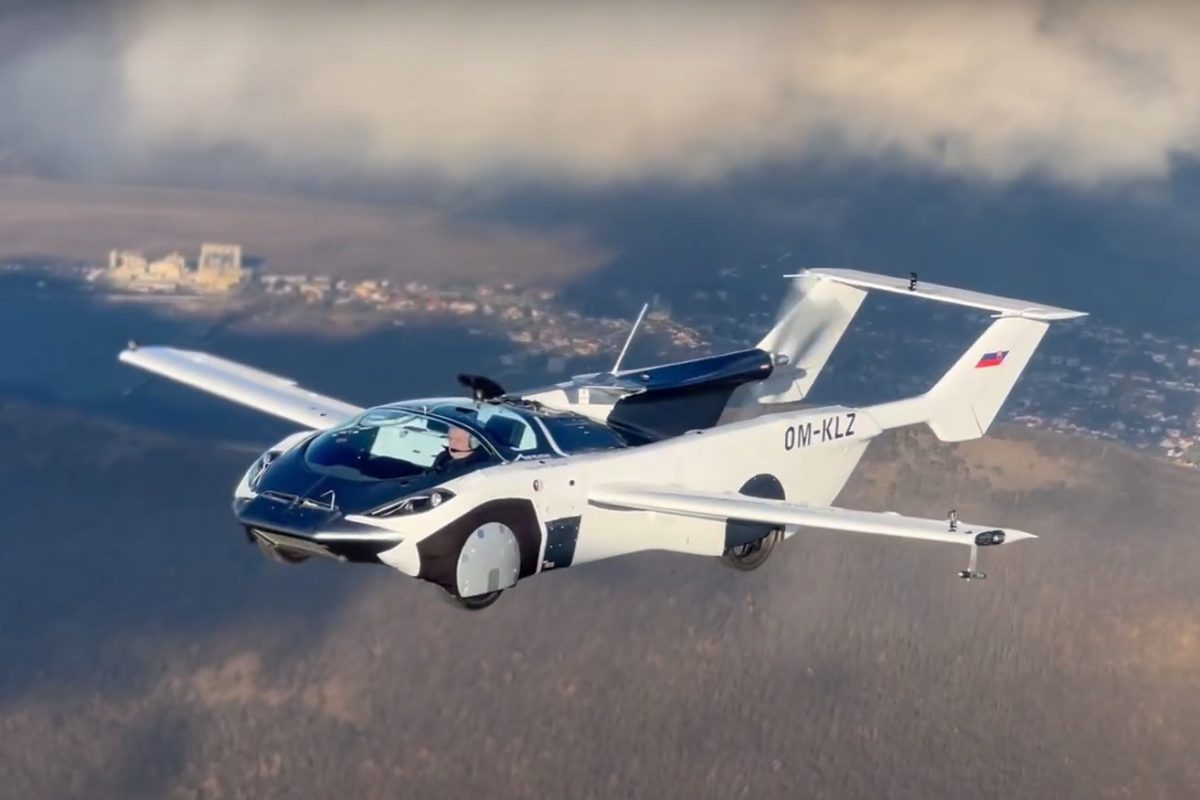 Hamarosan piacra kerülhet a világ első repülő autója (videó)
