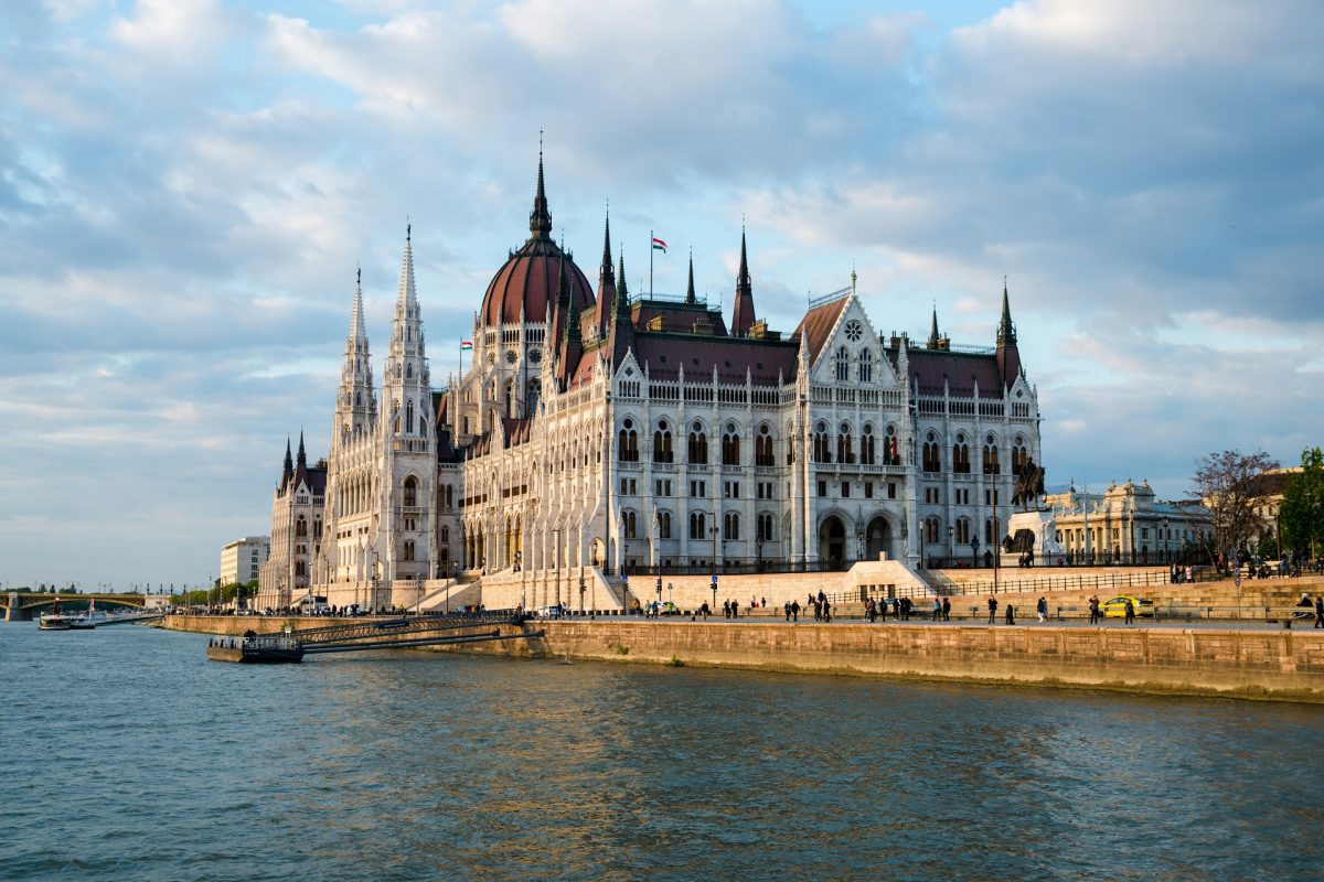 Rékasi Károly fia közzétett egy fotót, azzal bizonygatja, hogy Novák Katalint védték