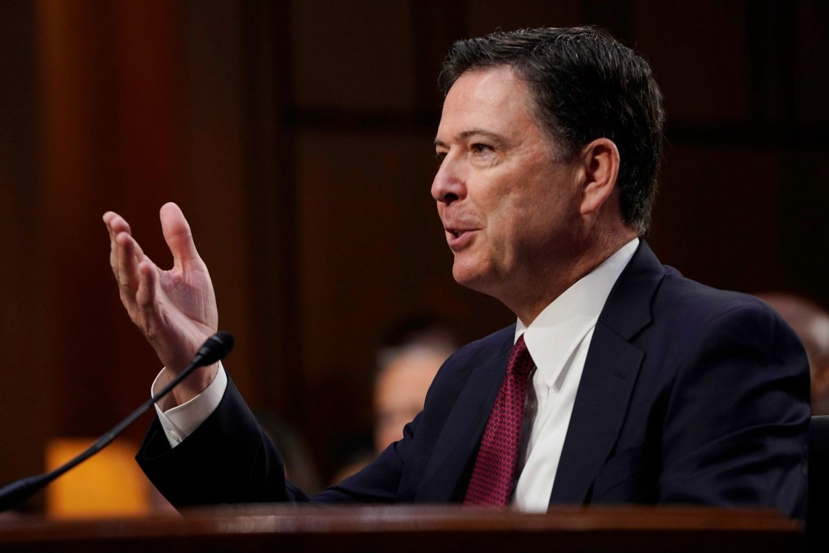 Kagylókról készült fotó miatt indul vizsgálat a volt FBI-igazgató ellen