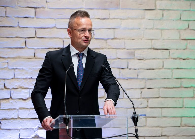 Szijjártó Péter: a magyar űrhajósprogram a nemzeti egység szimbóluma lehet
