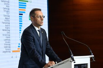 Varga Mihály bejelentette, tartósan maradhat a jelenlegi alapkamat