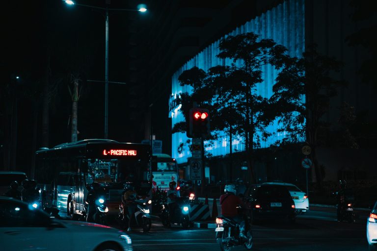 Forradalmi újítás: negyedik színnel bővülnek a közlekedési lámpák?