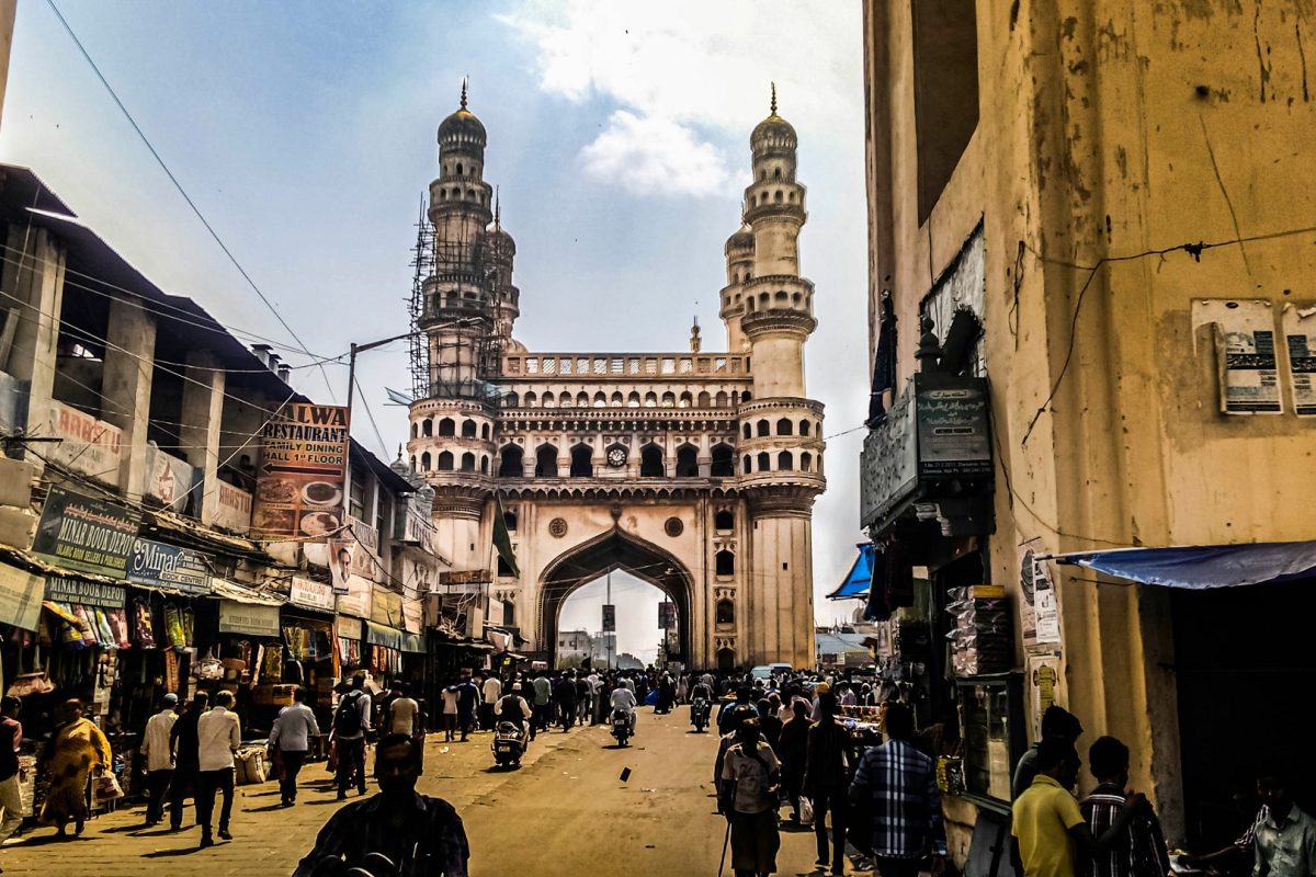 Legalább 17 ember, köztük 8 gyermek és 5 nő vesztette életét egy indiai tűzesetben