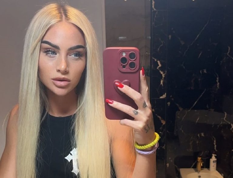 Ismét szingli Alisha Lehman, a világ legszebb női futballistája