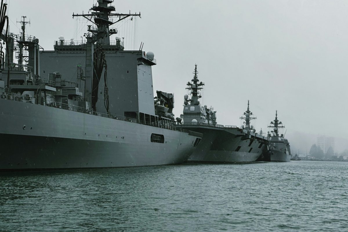 Kína már mozgolódik a hadihajóival, egyre nagyobb a feszültség